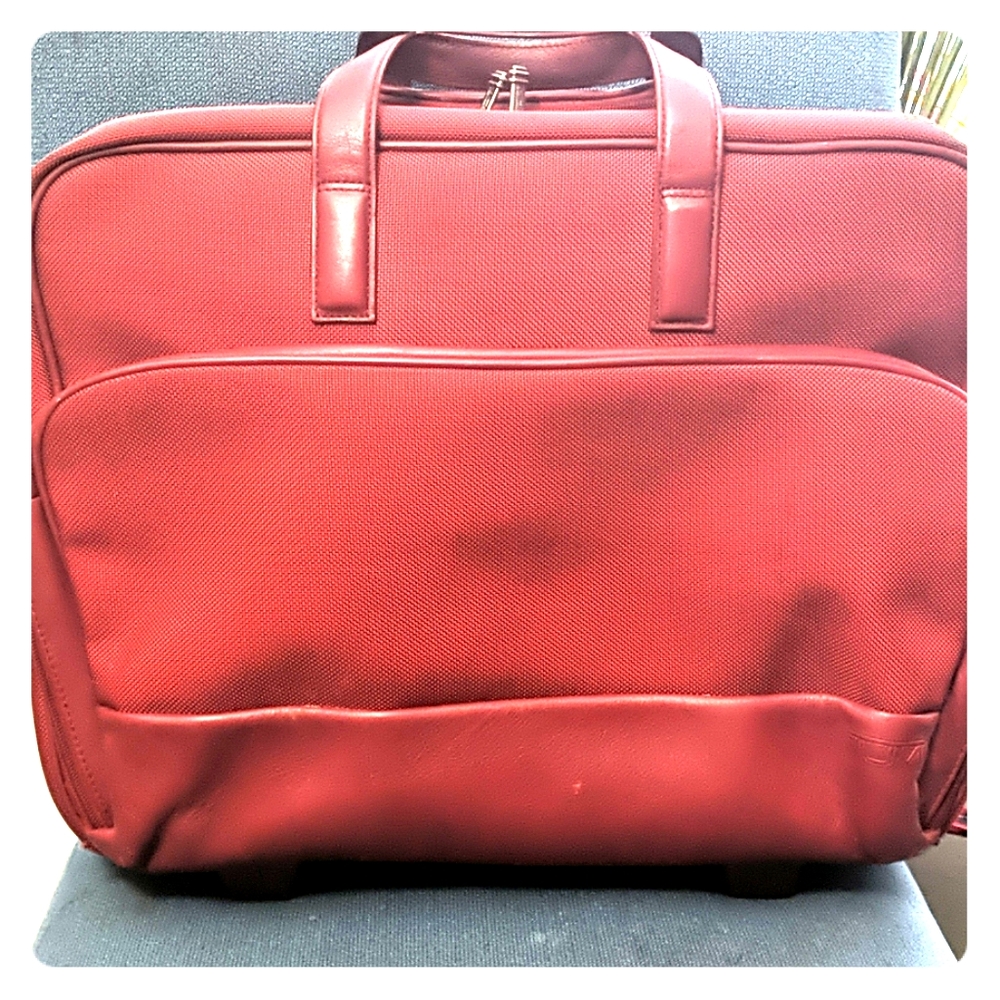 Tumi wheel-away brief with computer insert